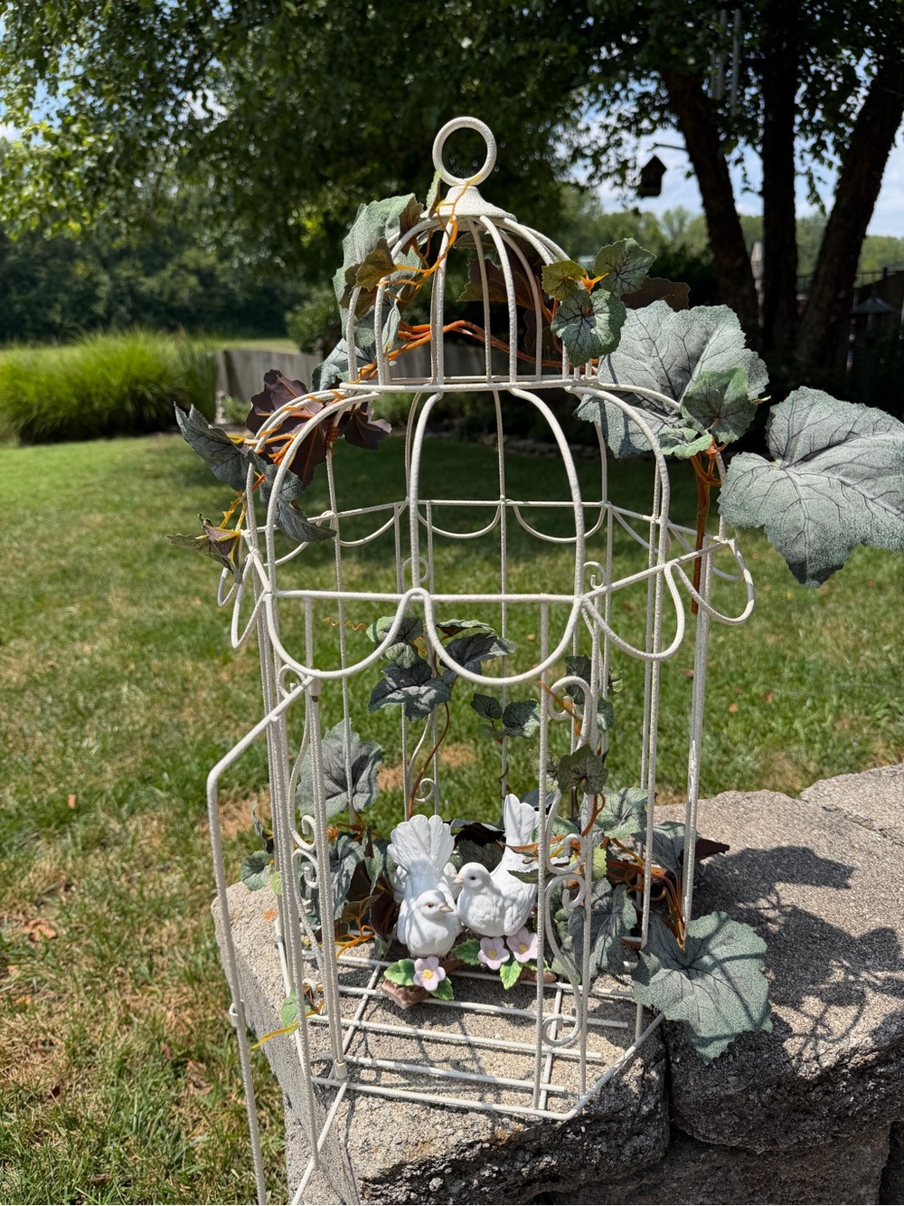 Romantic White Birdcage with Homco Courtship Doves & Ivy, Farmhouse Cottage. BR